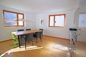 Abtrennbares Esszimmer mit offener Küche