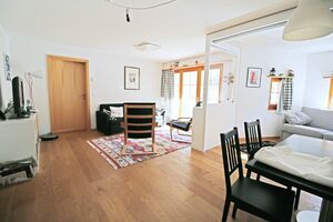 Helles gemütliches Wohn-/Esszimmer