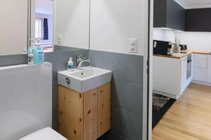 Badezimmer mit Dusche