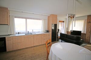 Moderne Küche mit offener Küchenzeile