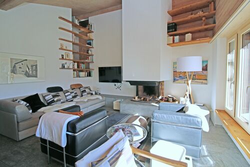 Gemütliches Wohnzimmer mit Cheminée